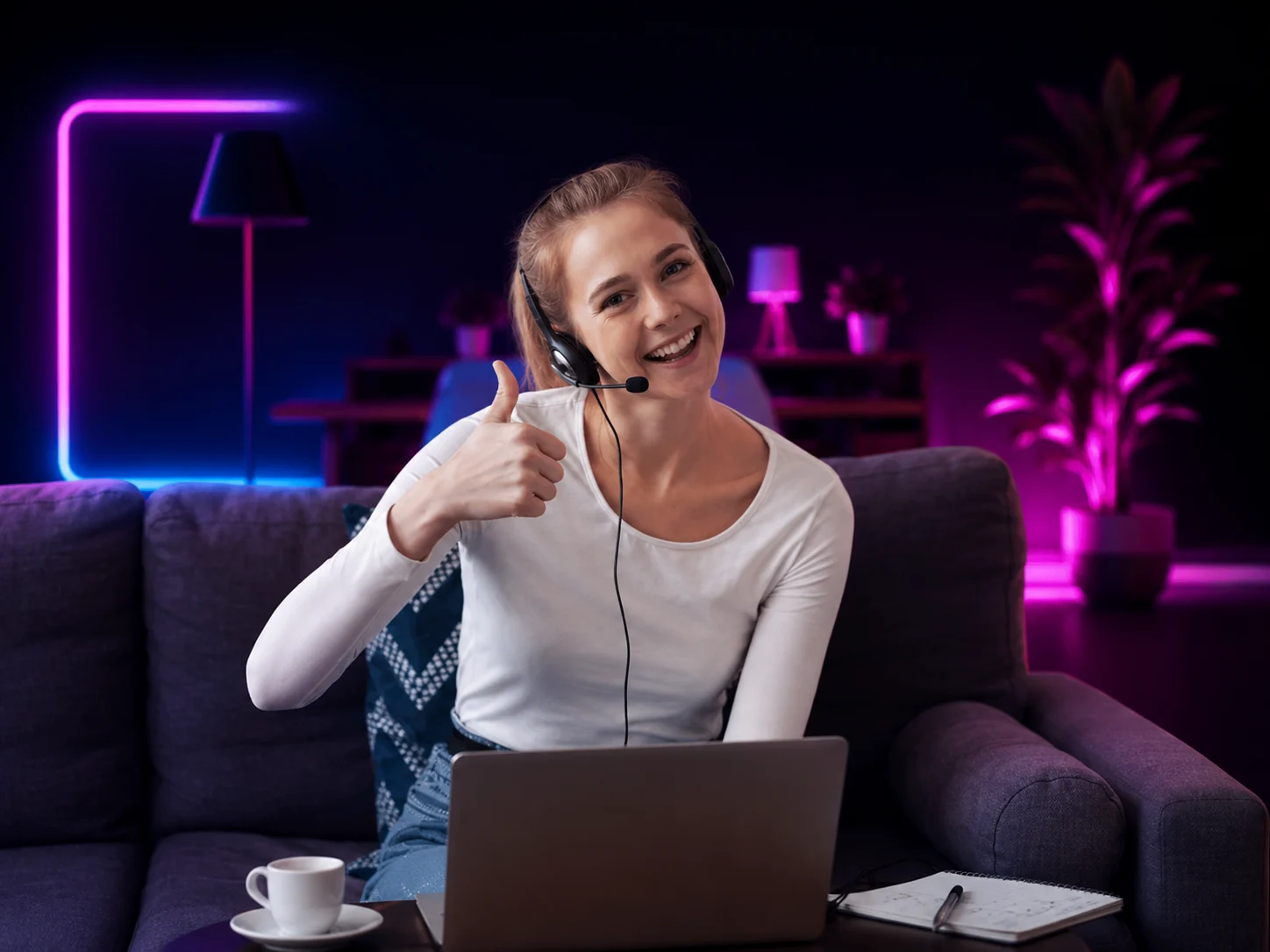 One-to-one online English lesson helping an intermediate learner improve speaking skills